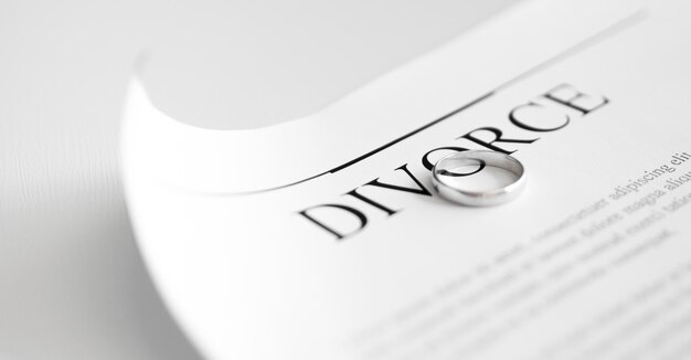 Zrozumieć koszty związane z procesem rozwodowym: od honorariów adwokata do opłat sądowych